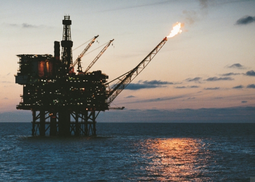 Extracción y refinación de petróleo